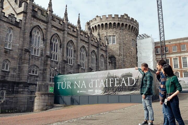 Dublin Private Walking Tour with a local: Highlights & Gems
