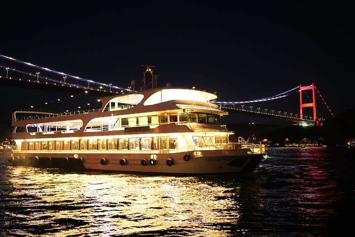 Bosphorus Luxury Cruise: Dinner, Dance & Private Seating