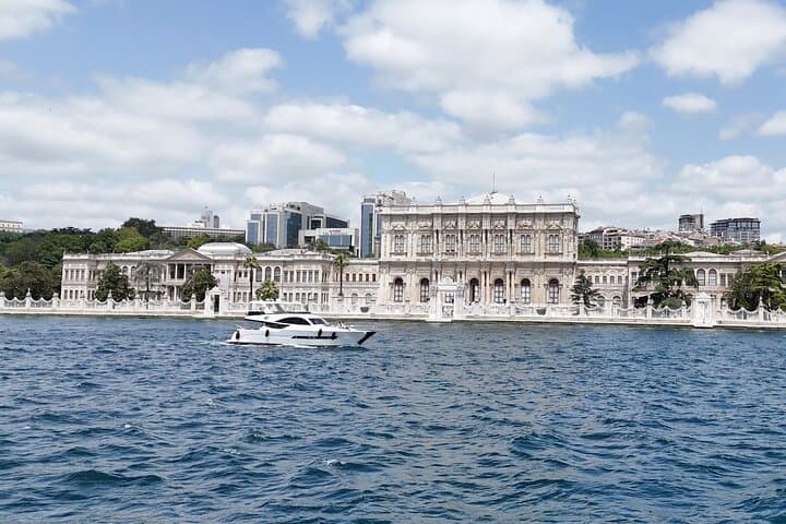 Private 2 Hours Bosphorus Yacht Cruise with Luxury Transport